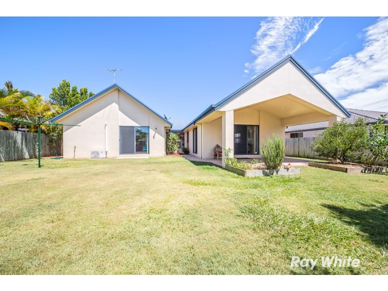 138 Carpenter Way, Sandstone Point QLD 4511
