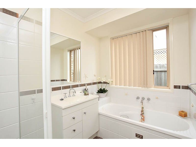 8 Clovelly Place, Sandstone Point QLD 4511