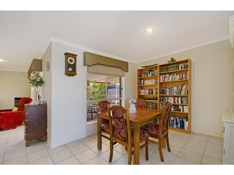 8 Clovelly Place, Sandstone Point QLD 4511