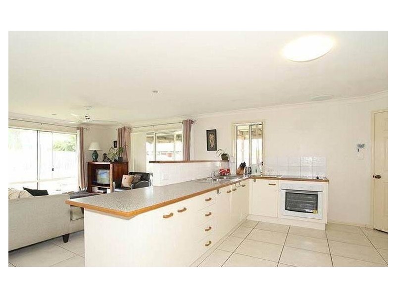 8 Bream Court, Sandstone Point QLD 4511