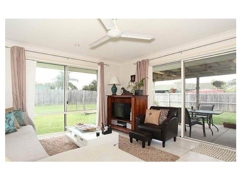 8 Bream Court, Sandstone Point QLD 4511