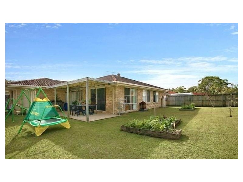 8 Bream Court, Sandstone Point QLD 4511