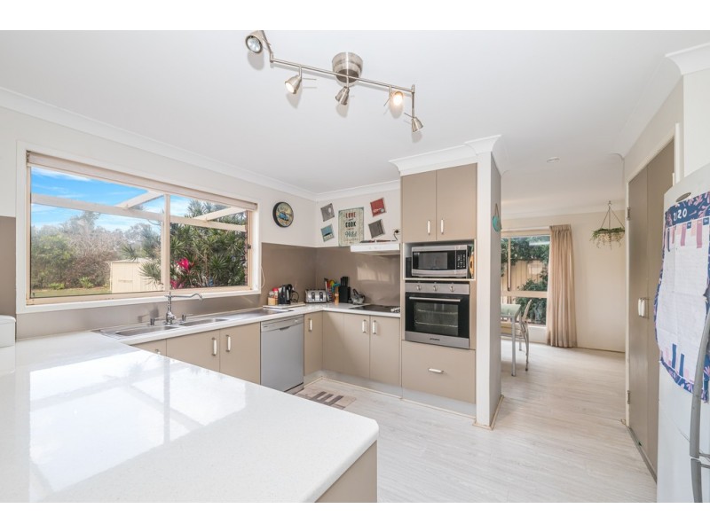 6 Flamingo Drive, Banksia Beach QLD 4507