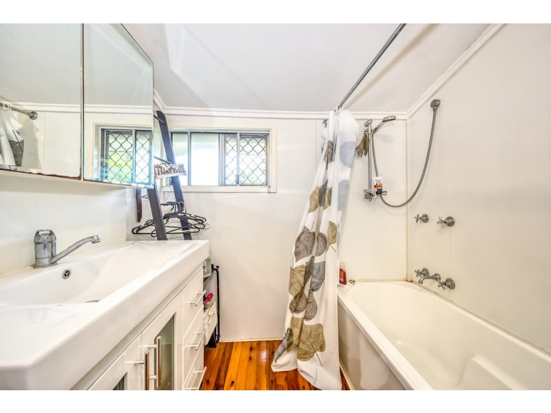 10 Gidya Avenue, Bongaree QLD 4507