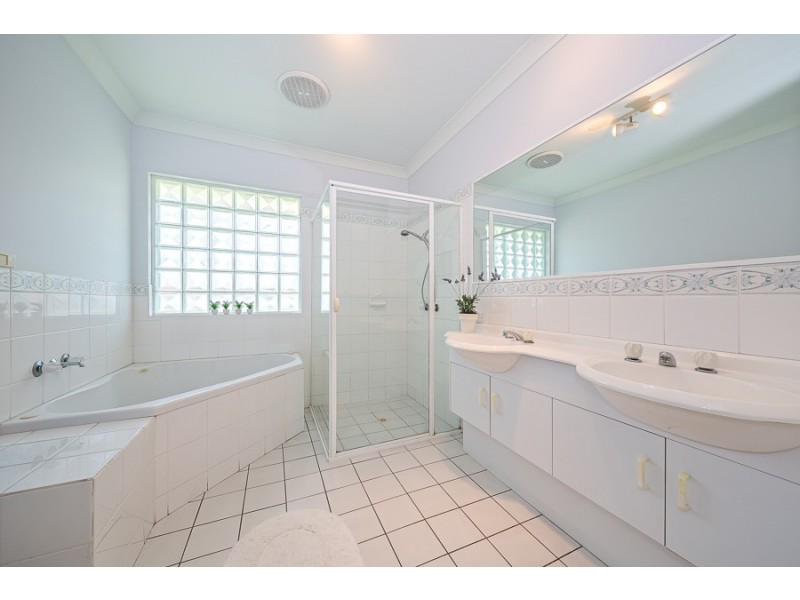 4 Schooner Court, Banksia Beach QLD 4507