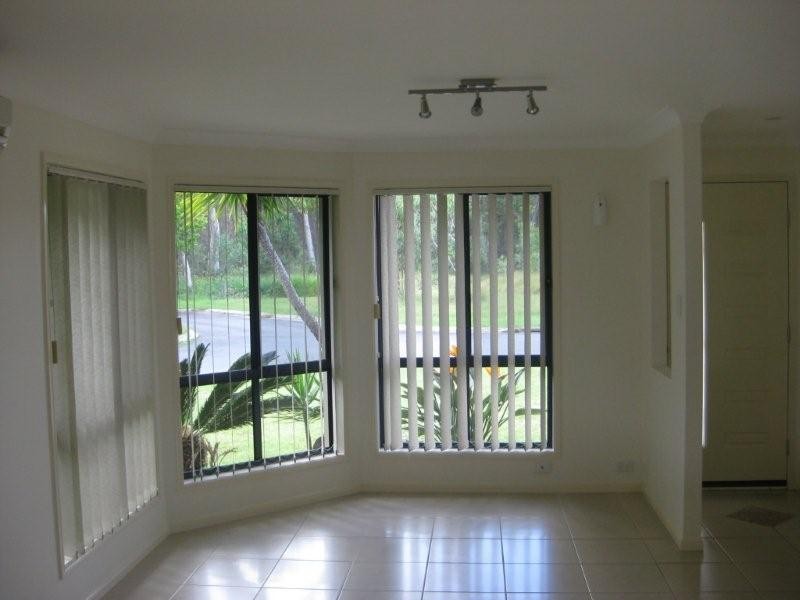 19 Rushcutters Crt, Sandstone Point QLD 4511