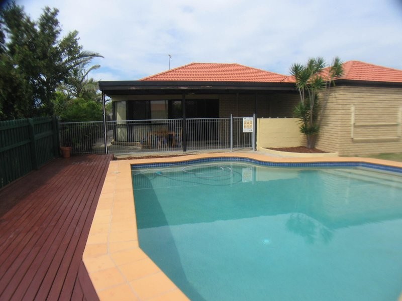 7 Queenscliff Court, Sandstone Point QLD 4511
