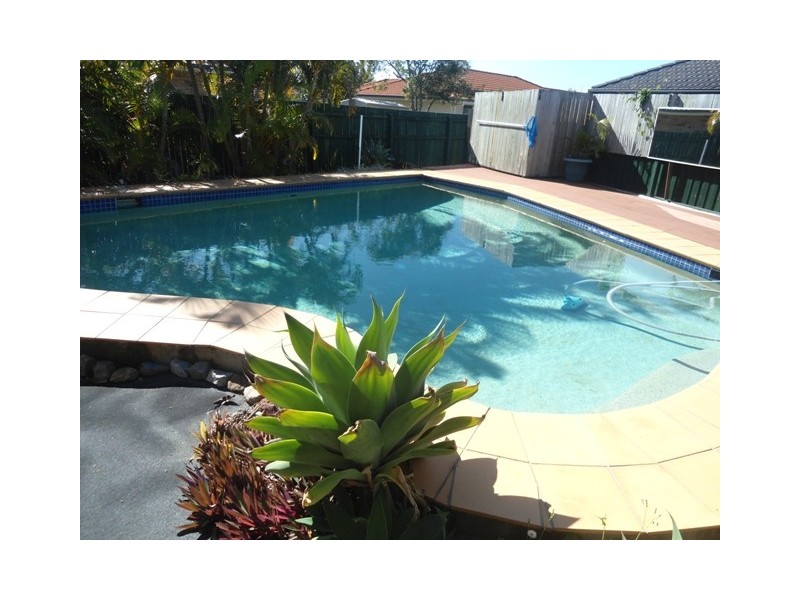 7 Queenscliff Court, Sandstone Point QLD 4511