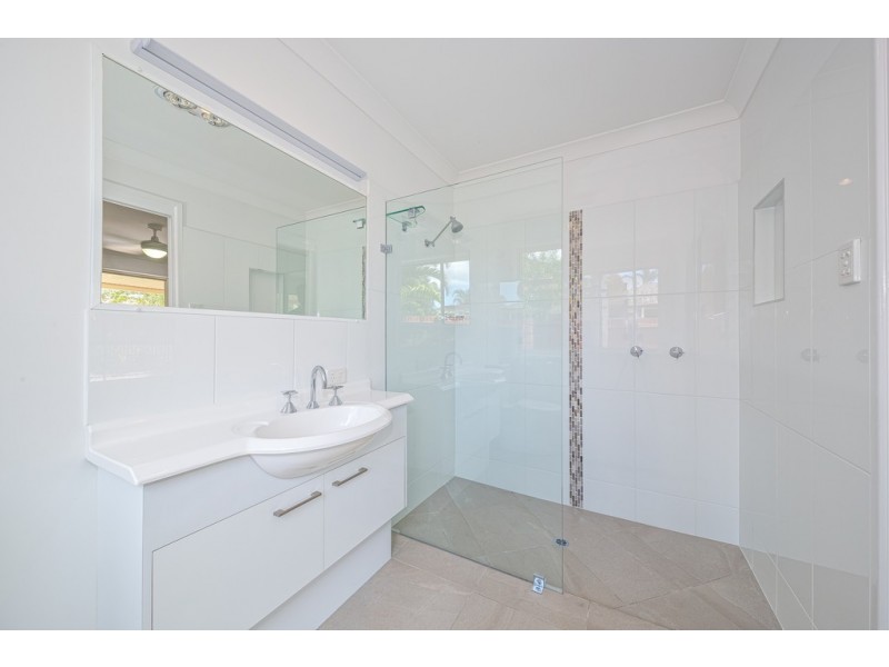 88 Avon Avenue, Banksia Beach QLD 4507