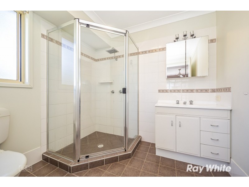 33 Reeders Street, Sandstone Point QLD 4511