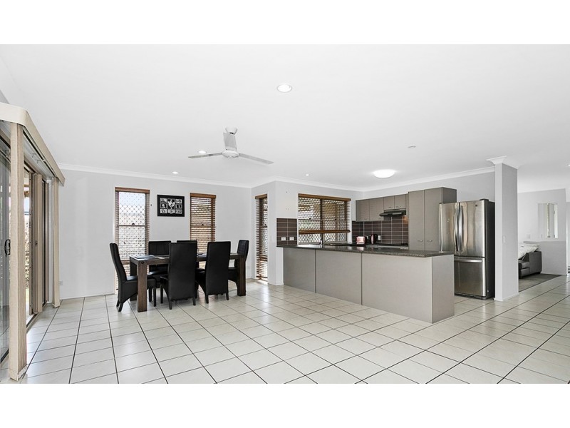 11 Ellis Court, Sandstone Point QLD 4511