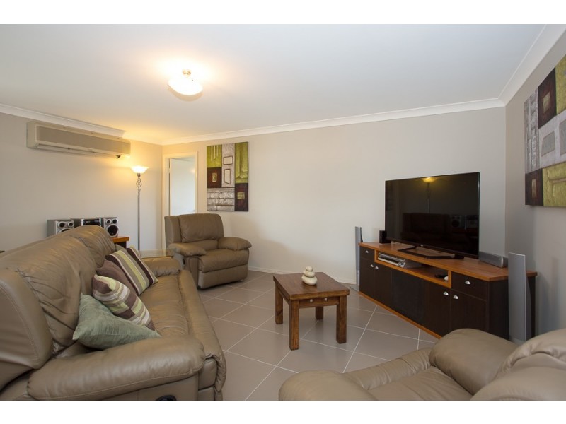 110 Carpenter Way, Sandstone Point QLD 4511