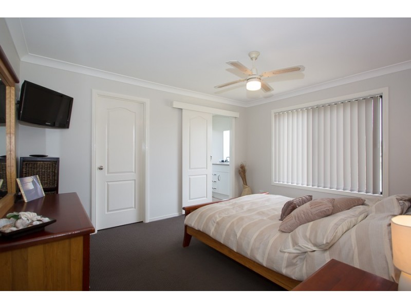 110 Carpenter Way, Sandstone Point QLD 4511