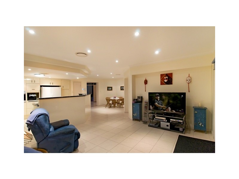 1 Castaway Court, Banksia Beach QLD 4507