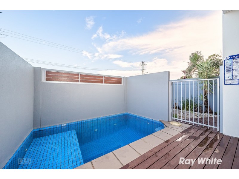 2/11 Wattle Avenue, Bongaree QLD 4507