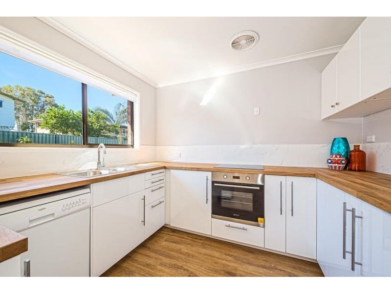 16 Dianthus Avenue, Banksia Beach QLD 4507