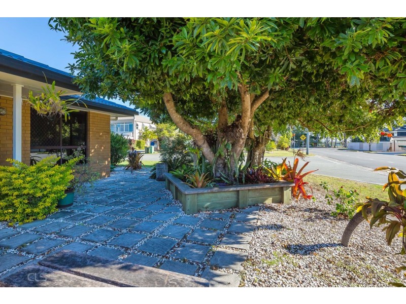 1 Venus Court, Banksia Beach QLD 4507