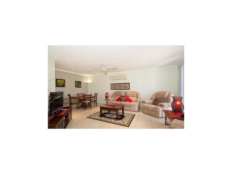 3 Mackerel St, Sandstone Point QLD 4511