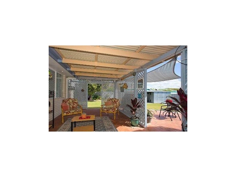 3 Mackerel St, Sandstone Point QLD 4511