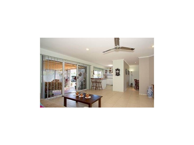 3 Mackerel St, Sandstone Point QLD 4511