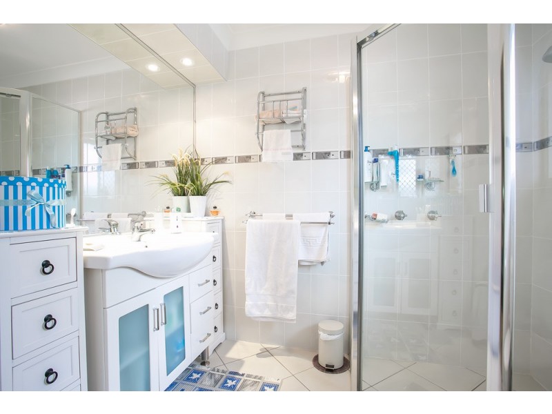12 Endeavour Drive, Banksia Beach QLD 4507