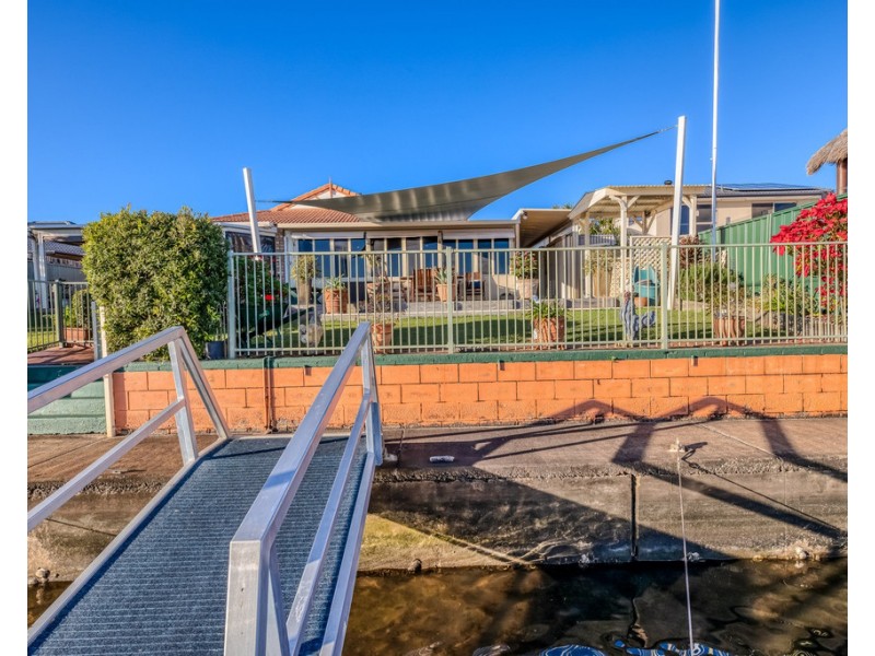 2/71 Phoenix Avenue, Bongaree QLD 4507