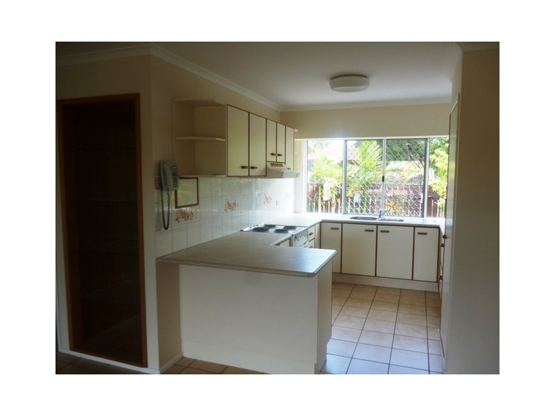 2/7 Durham, Sandstone Point QLD 4511