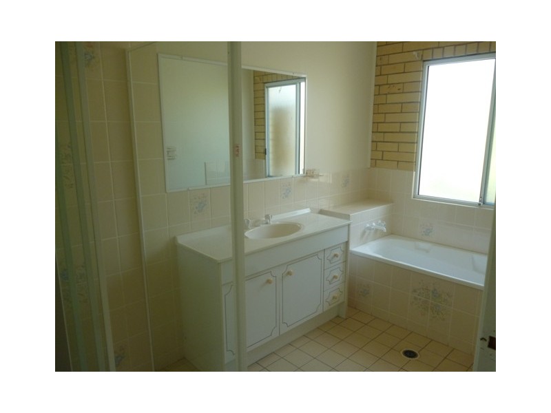 2/7 Durham, Sandstone Point QLD 4511