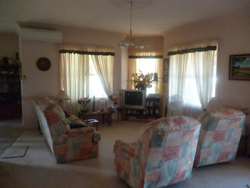 2 Trent Court, Sandstone Point QLD 4511