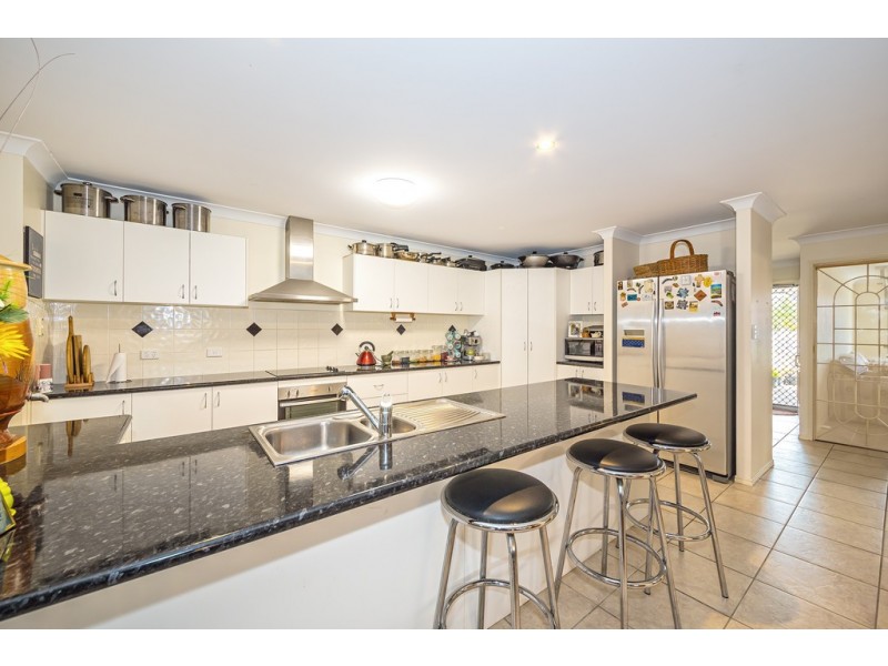 5 Reeders Street, Sandstone Point QLD 4511