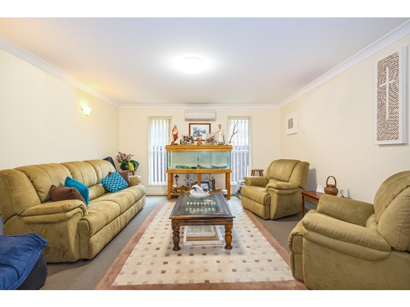 5 Reeders Street, Sandstone Point QLD 4511