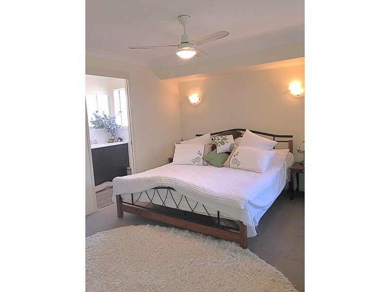 5 Reeders Street, Sandstone Point QLD 4511