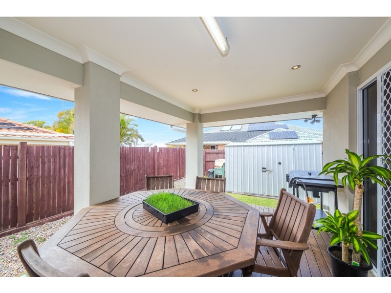 5 Reeders Street, Sandstone Point QLD 4511