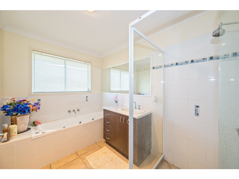 5 Reeders Street, Sandstone Point QLD 4511