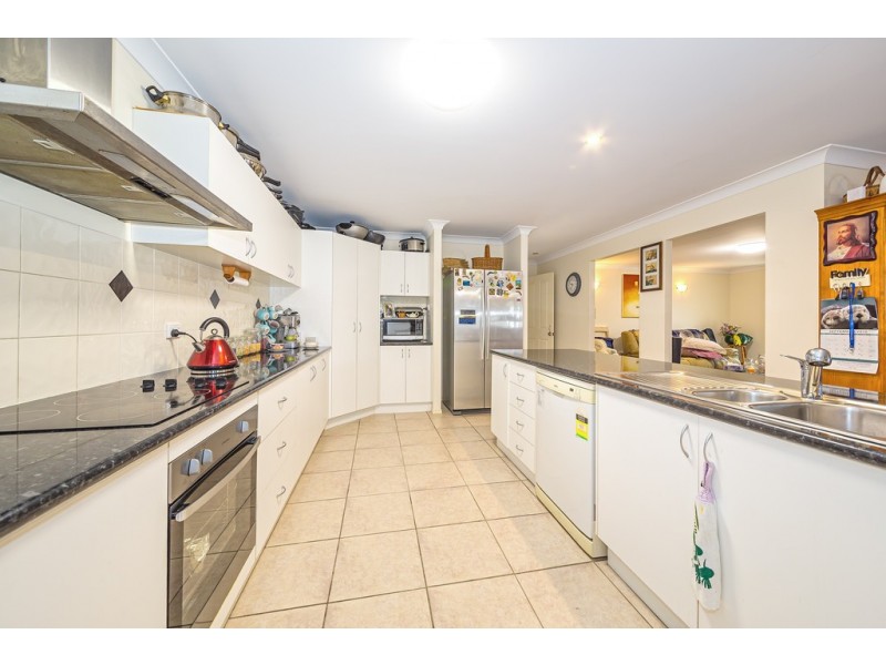 5 Reeders Street, Sandstone Point QLD 4511