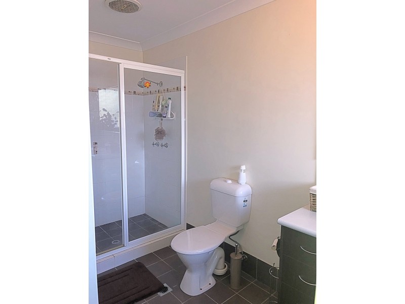 5 Reeders Street, Sandstone Point QLD 4511