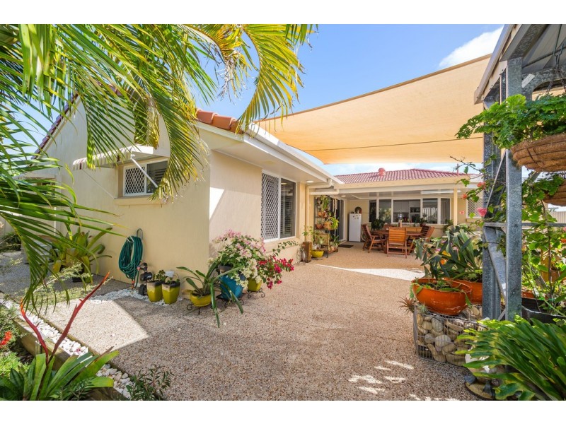 74 Avon Avenue, Banksia Beach QLD 4507