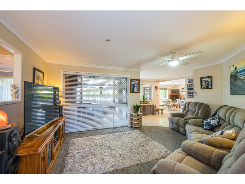 39 Topsail Circuit, Banksia Beach QLD 4507