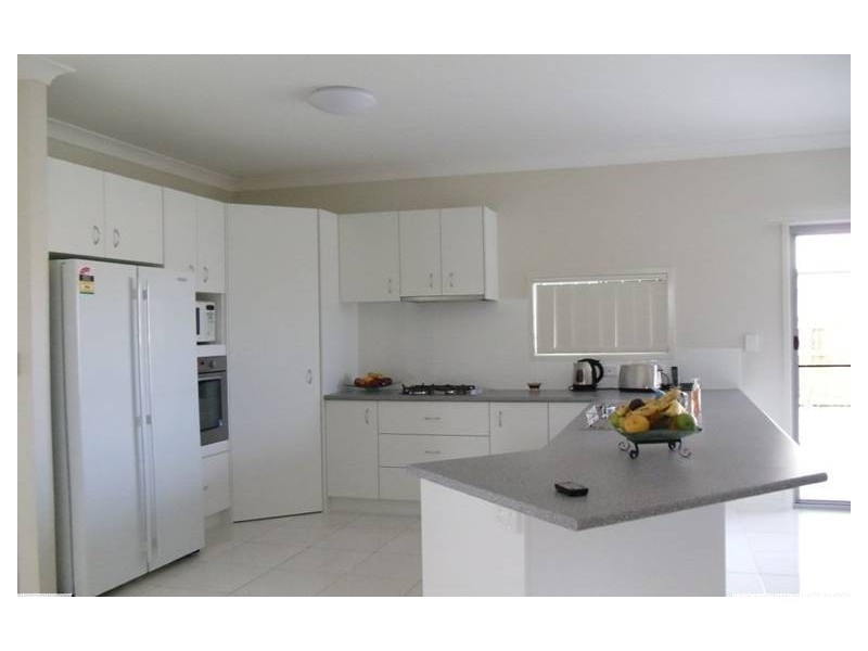76 Kangaroo Avenue, Bongaree QLD 4507