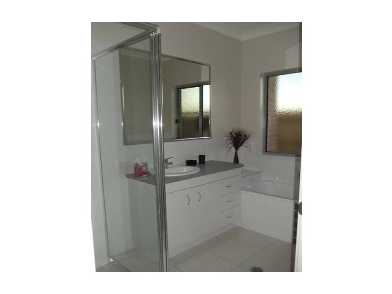 76 Kangaroo Avenue, Bongaree QLD 4507