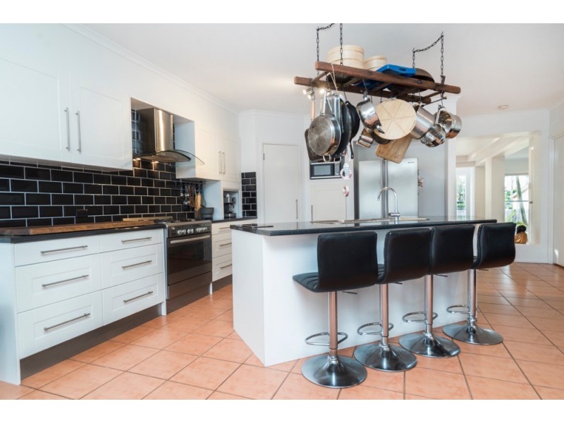 21 Ardel Place, Sandstone Point QLD 4511