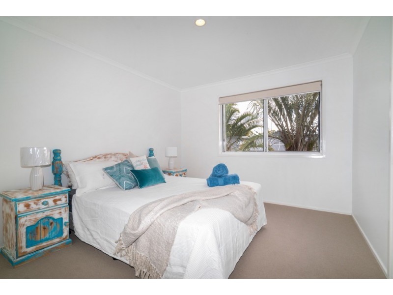 21 Ardel Place, Sandstone Point QLD 4511