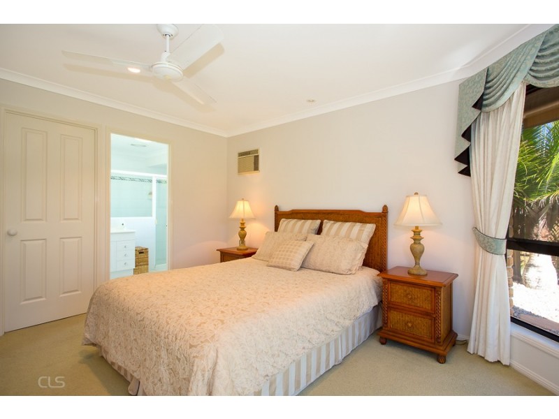 9 Scarborough Court, Sandstone Point QLD 4511