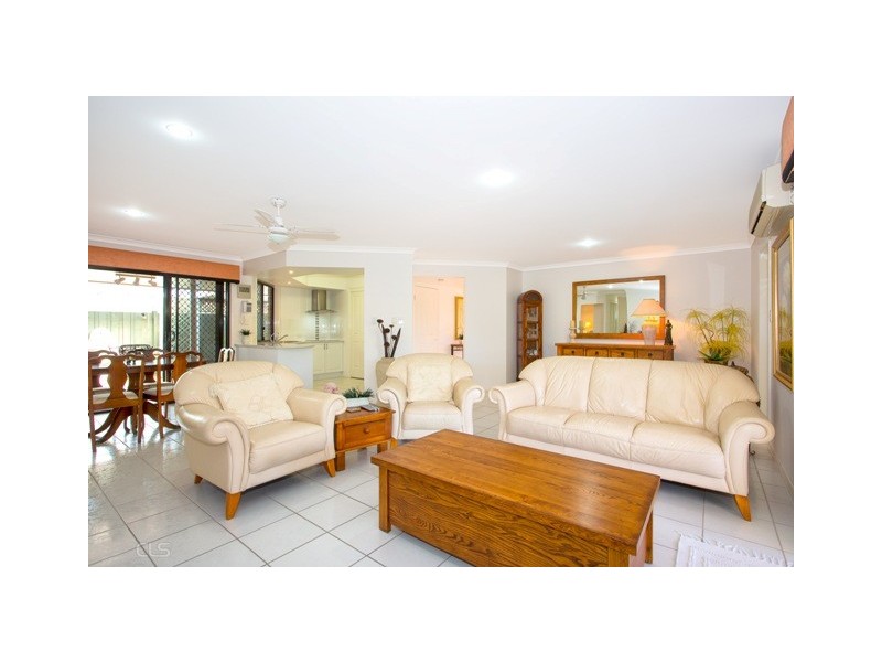 9 Scarborough Court, Sandstone Point QLD 4511