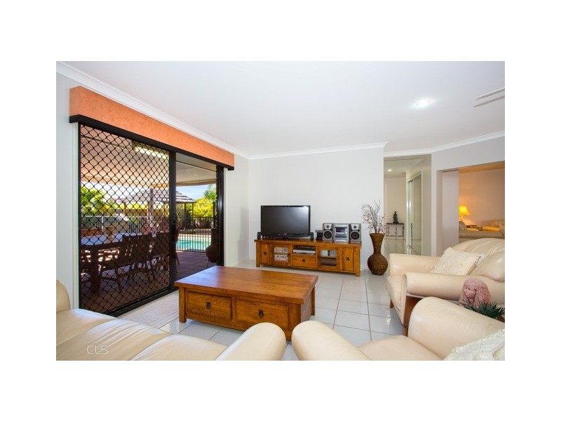 9 Scarborough Court, Sandstone Point QLD 4511