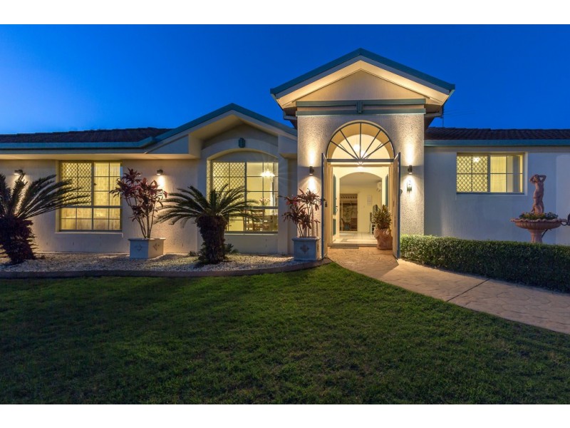 2 Headsail Drive, Banksia Beach QLD 4507
