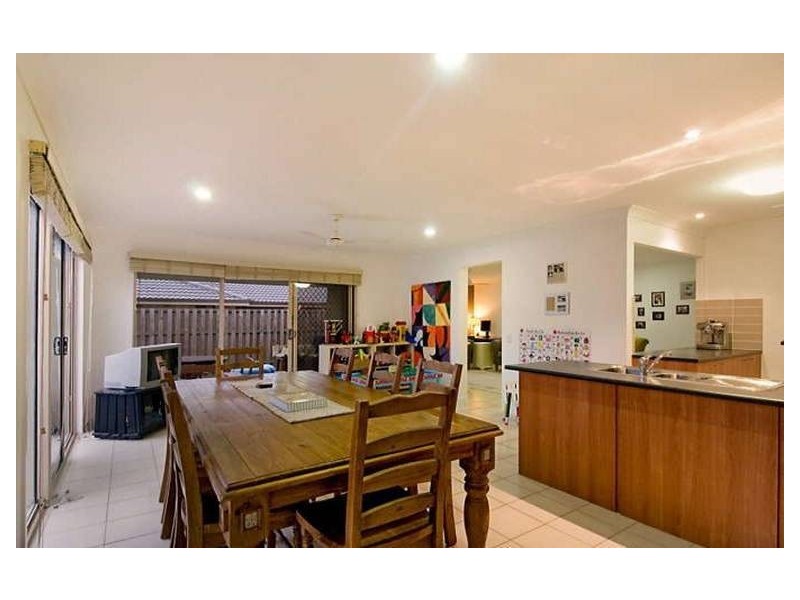 250 Bestmann Road, Sandstone Point QLD 4511