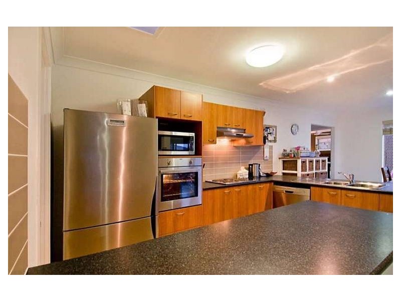 250 Bestmann Road, Sandstone Point QLD 4511