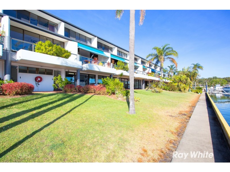 10/9-11 Spinnaker Drive, Sandstone Point QLD 4511
