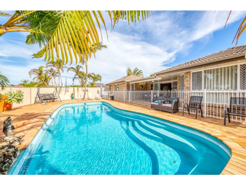 2 Loftus Place, Sandstone Point QLD 4511